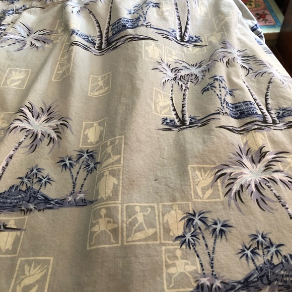 Mens Large RJC Hawaiian shirt with pale green background. - Picture 9 of 10